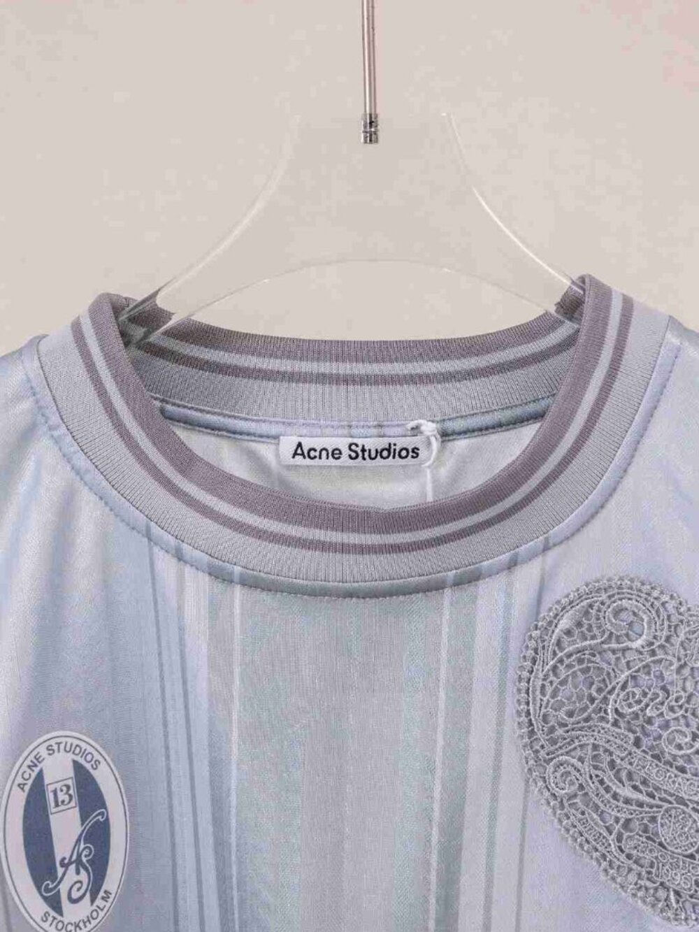 Acne Studios Silver Blue Soccer Jersey Cursive Logo Produits pour la mode - Picture 3 of 9